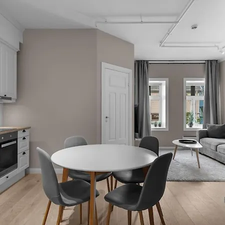 Northstay - Heart Of Main Street Apartment, Sleeps 3 *